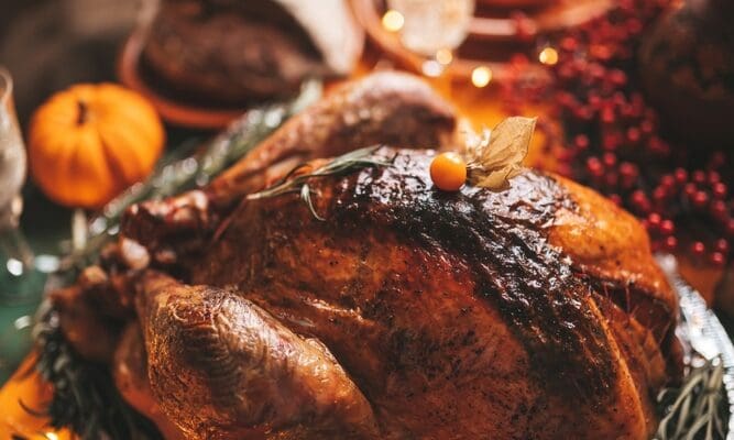 Thanksgiving,Day,Dinner,With,Holiday,Autumn,Decor,And,Candles.,Family